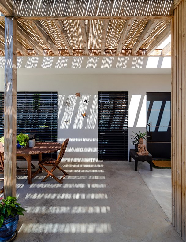 Esta casa pasiva y prefabricada de Tarragona gasta hasta un 80% menos de energía