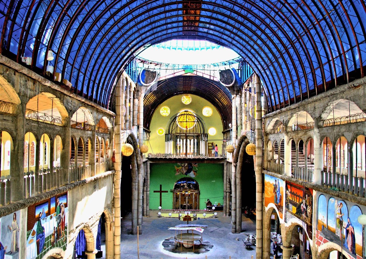 El sistema de arcos y bóvedas, está perfectamente construido, en escala. Todo a partir de la intuición de Justo Gallego, que nunca empleó planos ni tenía conocimientos previos de arquitectura