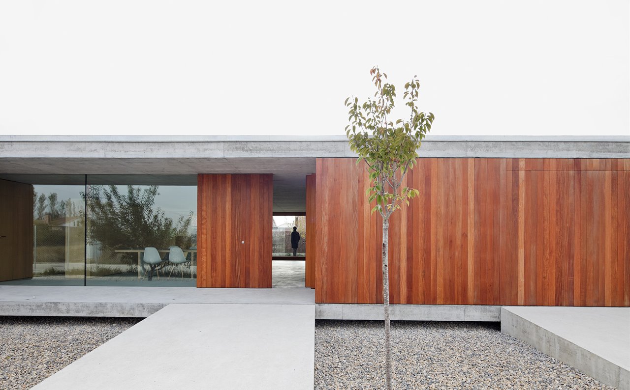 Hormigón y madera forman el tándem ganador en esta casa burgalesa. 