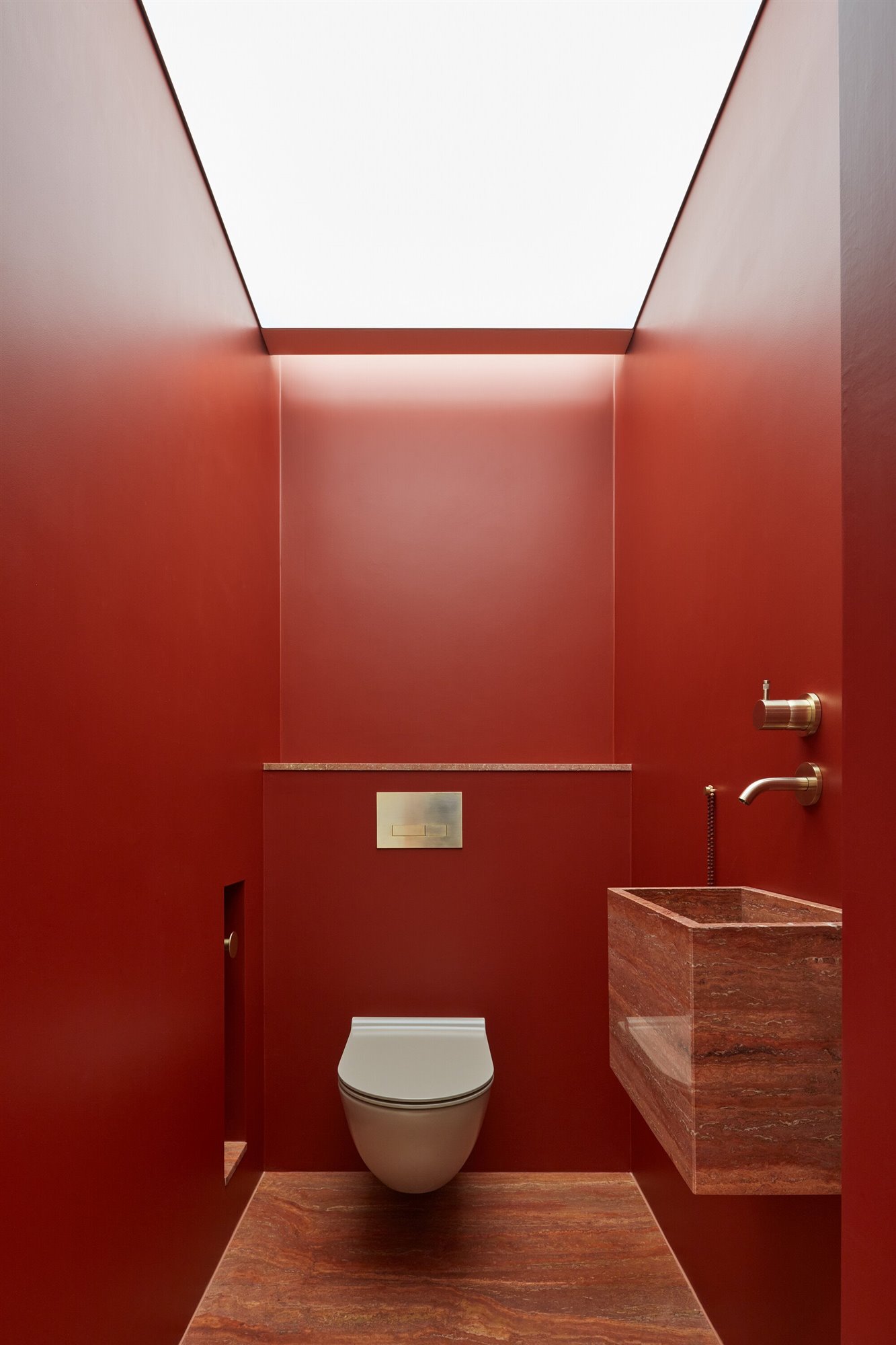 aseo rojo lavabo de mármol
