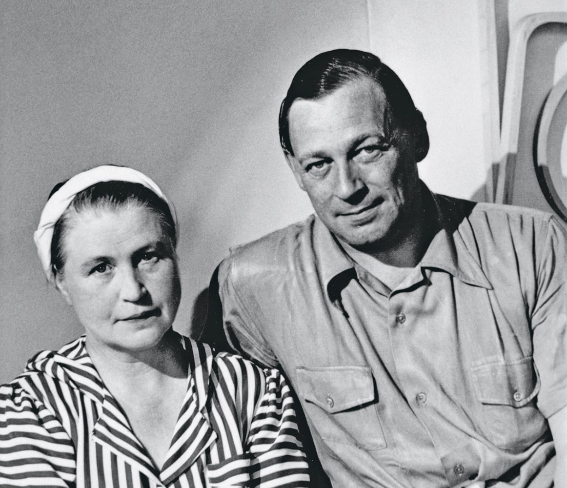 Alvar Aalto y su mujer Aino Marsio en el showroom de Artek en Nueva York (1940).