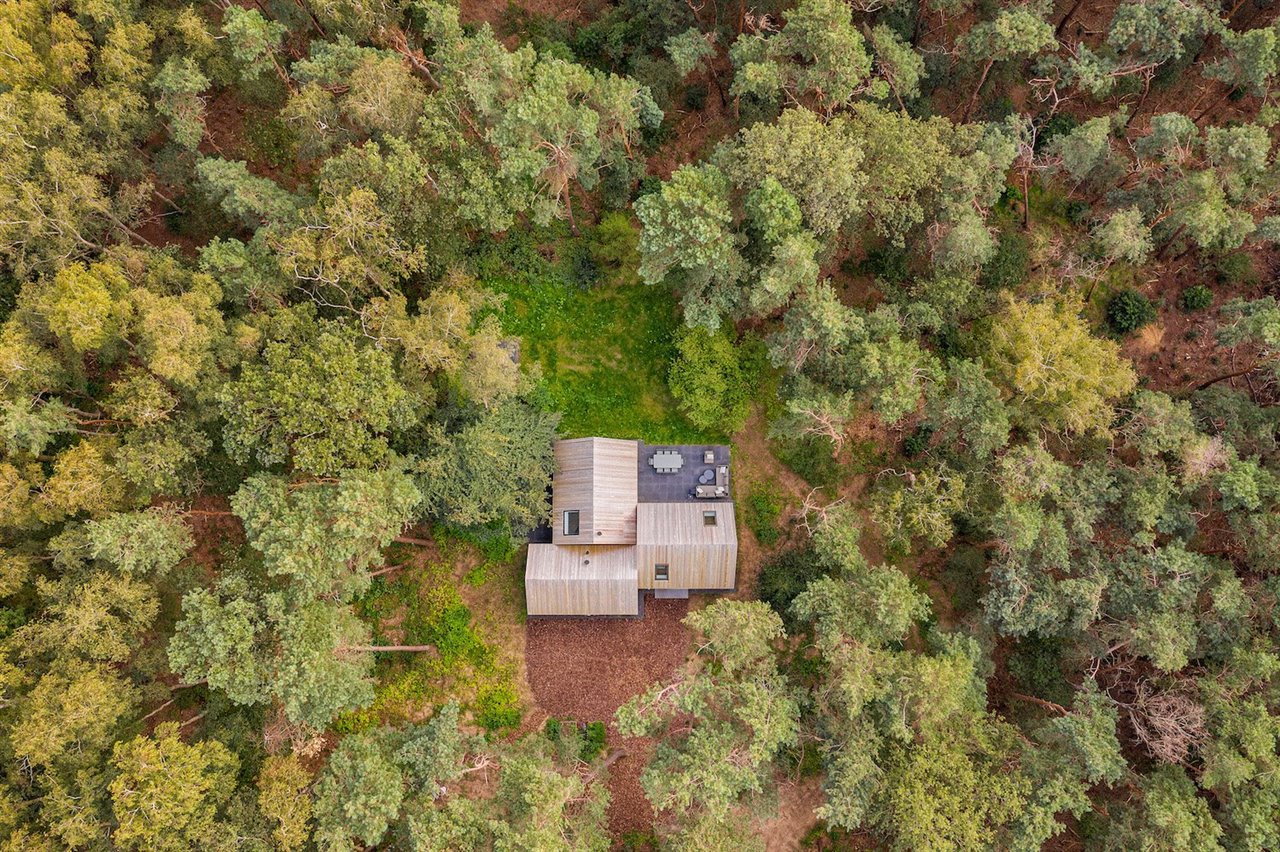Casa en mitad de la naturaleza de madera