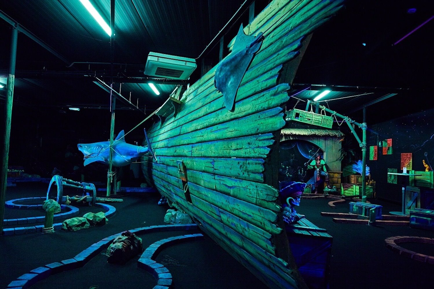 Aloha Glow mini golf Amsterdam