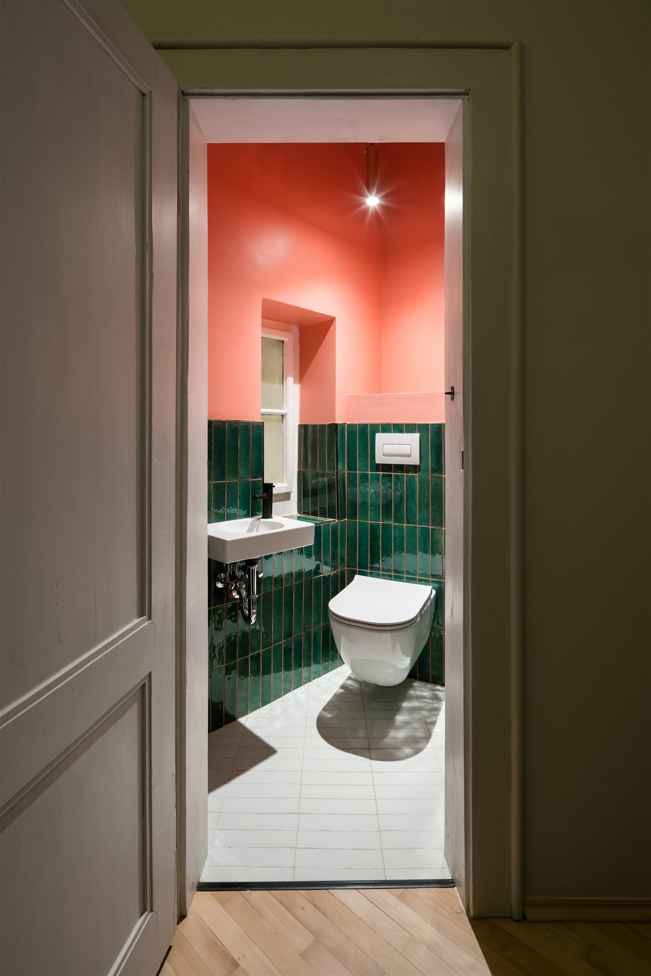 baño baldosas verdes