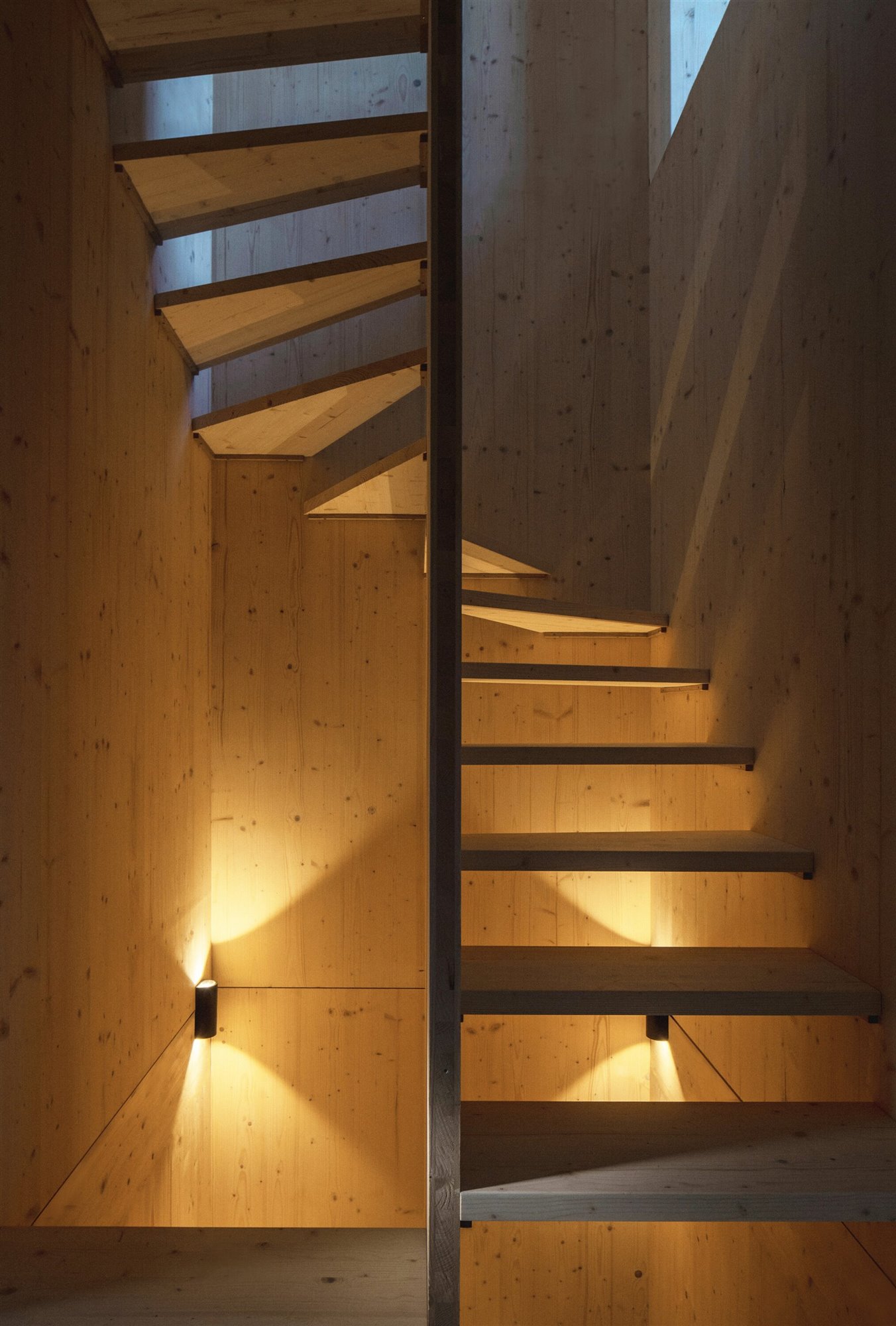 escaleras de madera cabaña