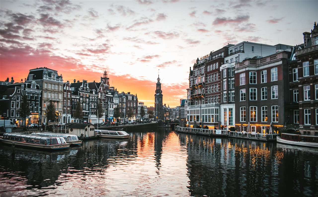 Más allá de los canales de Ámsterdam.