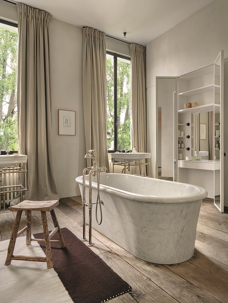 apartamento amberes vincent van duysen baño con bañera exenta