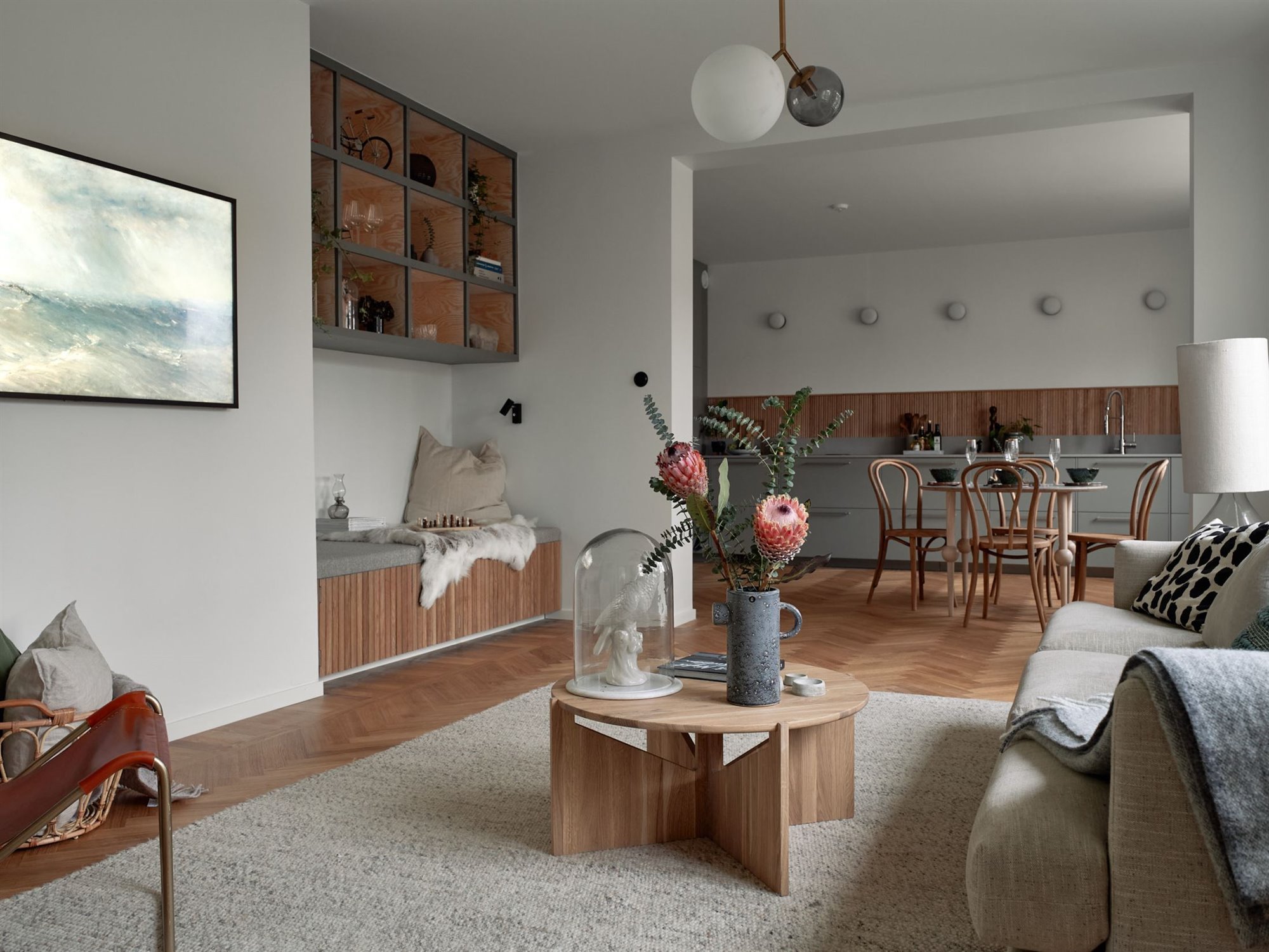 Piso en Suecia con interiores de estilo nordico salon comedor banco a medida