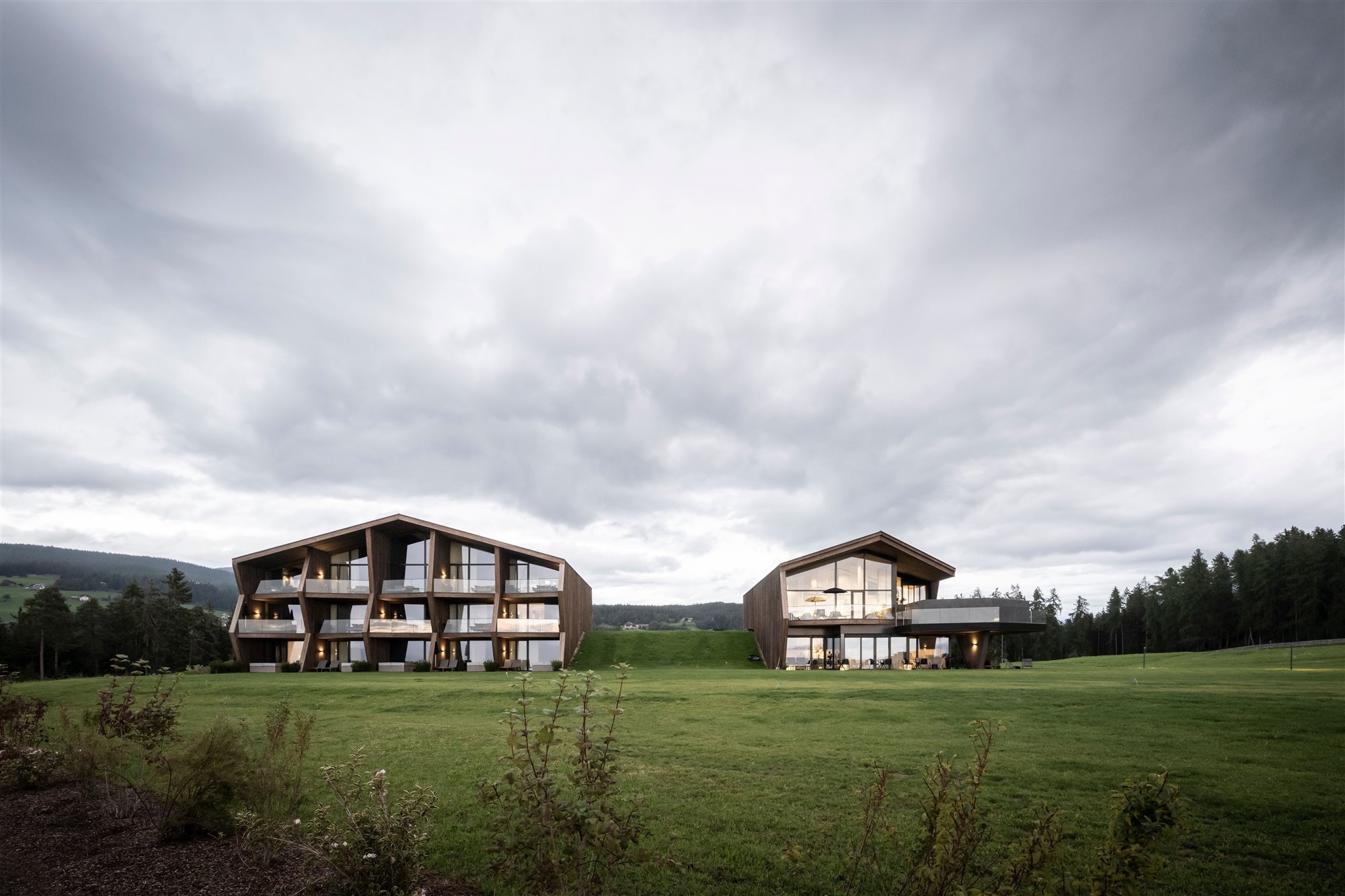 dos edificios hotel spa en el tirol