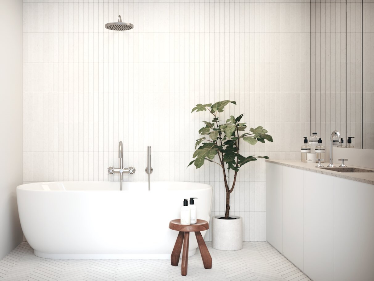 Las plantas de interior están más de moda que nunca, así que un poto o un ficus son una buena apuesta para decorar incluso el cuarto de baño.