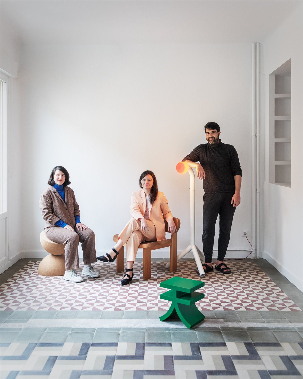 En el centro Ana Cubas, con Inés Llasera y el arquitecto Guillermo Trapiello, el dúo creativo de Tornasol Studio. 