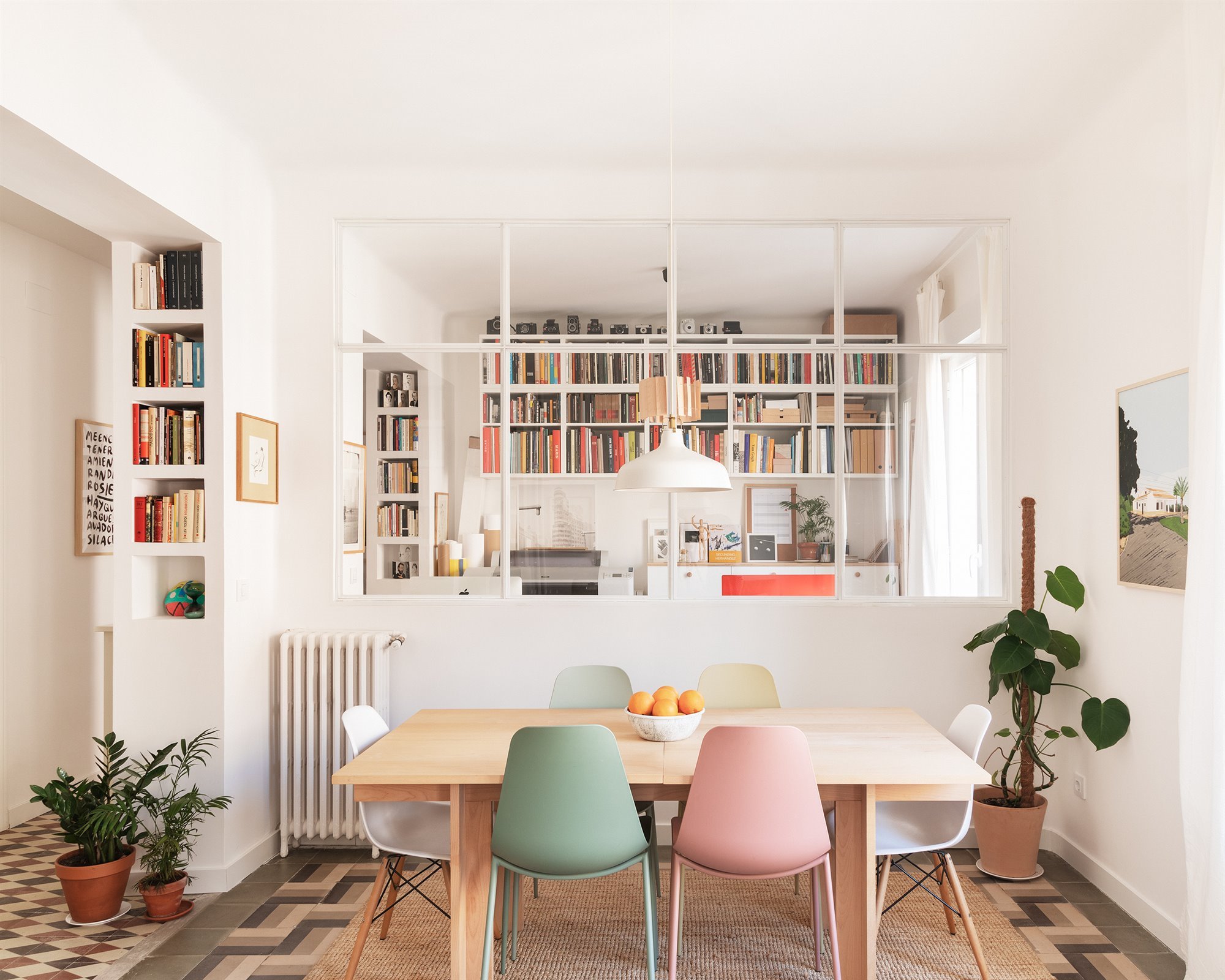 La zona de día de la casa-estudio de Ana Cubas