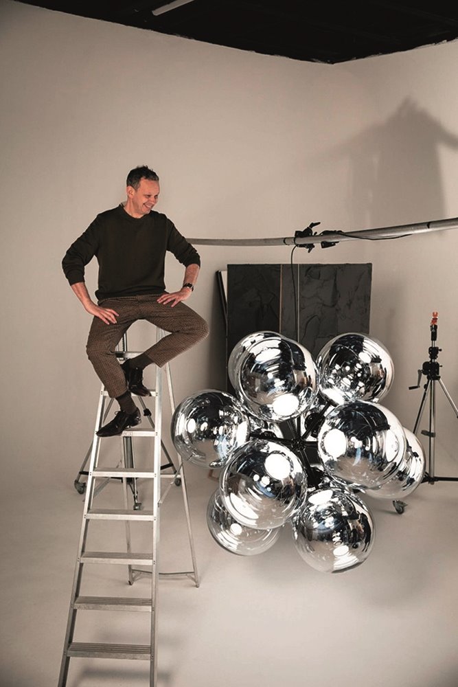 La voluntad de dejar su impronta hasta en el objeto aparentemente más humilde revela la “perpetua insatisfacción” que alimenta la creatividad de Tom Dixon.