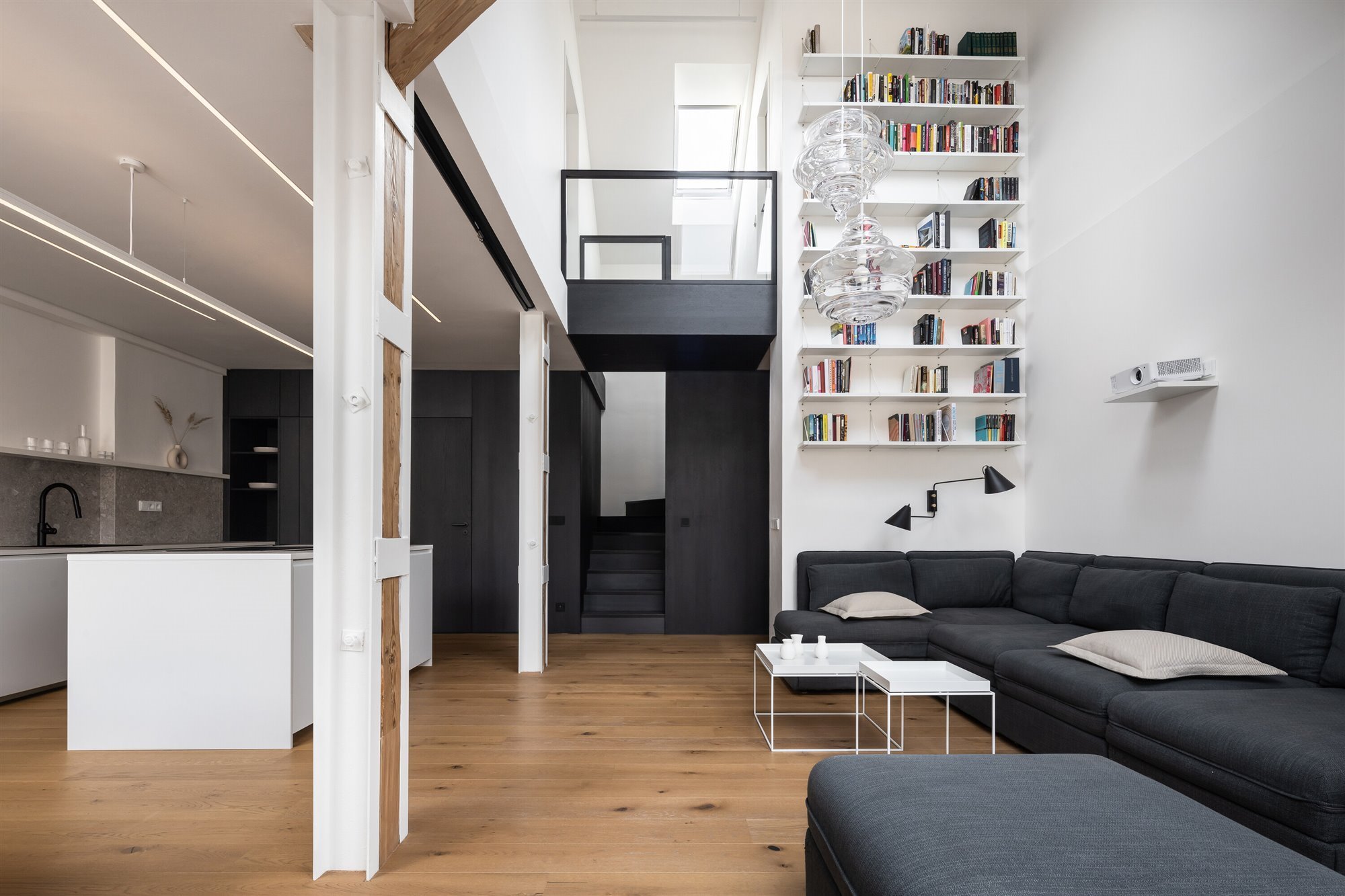 Komon architekti aperturakomon-architekti-attic-apartment-with-a-black-box-tomas-slavik-01 793785de 2000x1333