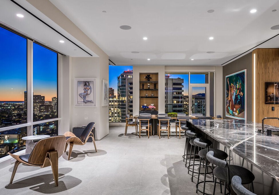 Piso del cantante The Weeknd en Wilshire Corridor comedor