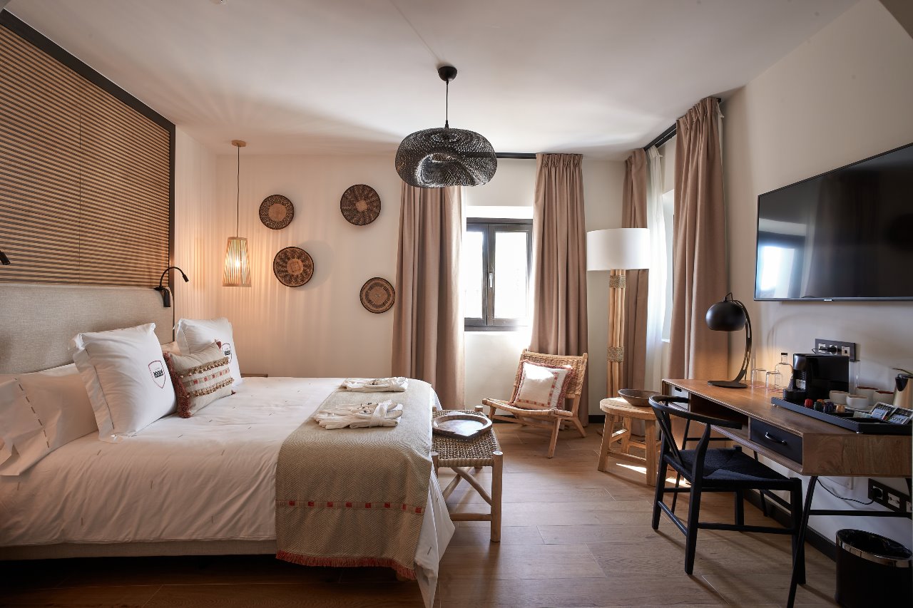 Las fibras naturales acaparan el interiorismo del segundo hotel abierto hasta la fecha por La Ciudadela Marbella. 