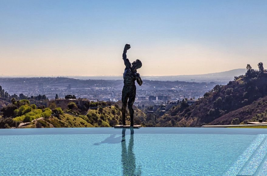 La escultura de la piscina, ¿a favor o en contra?