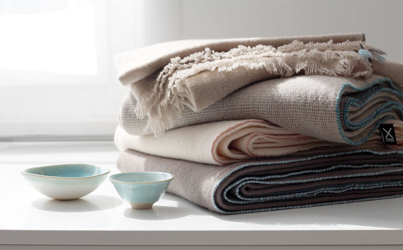 En invierno triunfan tejidos acogedores como la lana, una opción perfecta cuando necesitas un poco de calor adicional. 