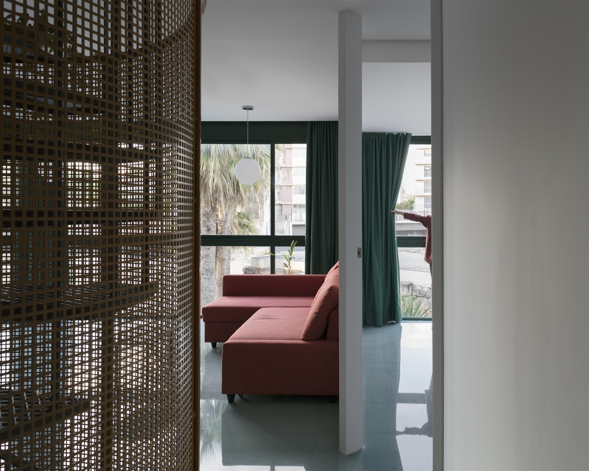 De oficina a vivienda-estudio en Valencia