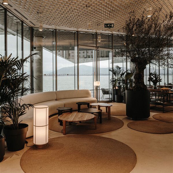 El Centro Botín de Santander estrena nueva cafetería con la bahía de fondo