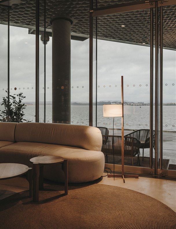 El Centro Botín de Santander estrena nueva cafetería con la bahía de fondo