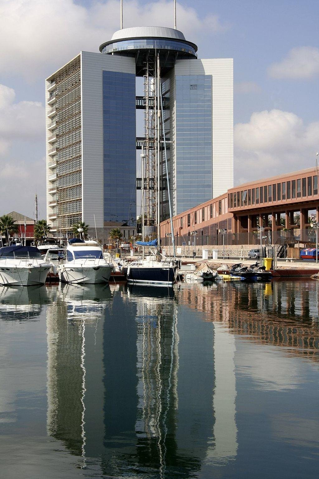 Torre V Centenario. 65 m. Melilla.