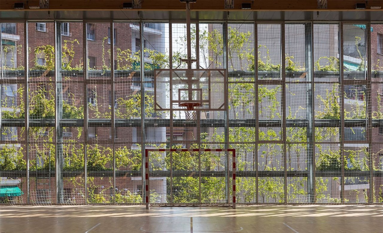 Centro de deportes del Turó de la Peira de Barcelona, de Anna Noguera y J2J architetcs.