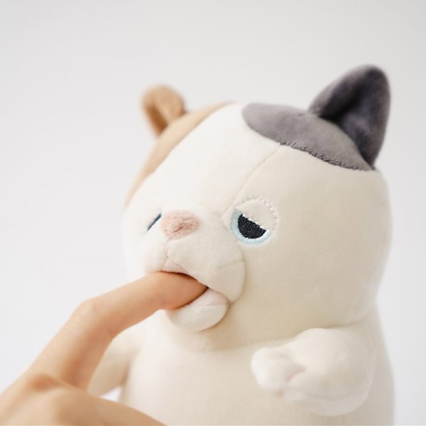 Un móvil redondo, un portátil que se dobla y un peluche que te muerde el dedo