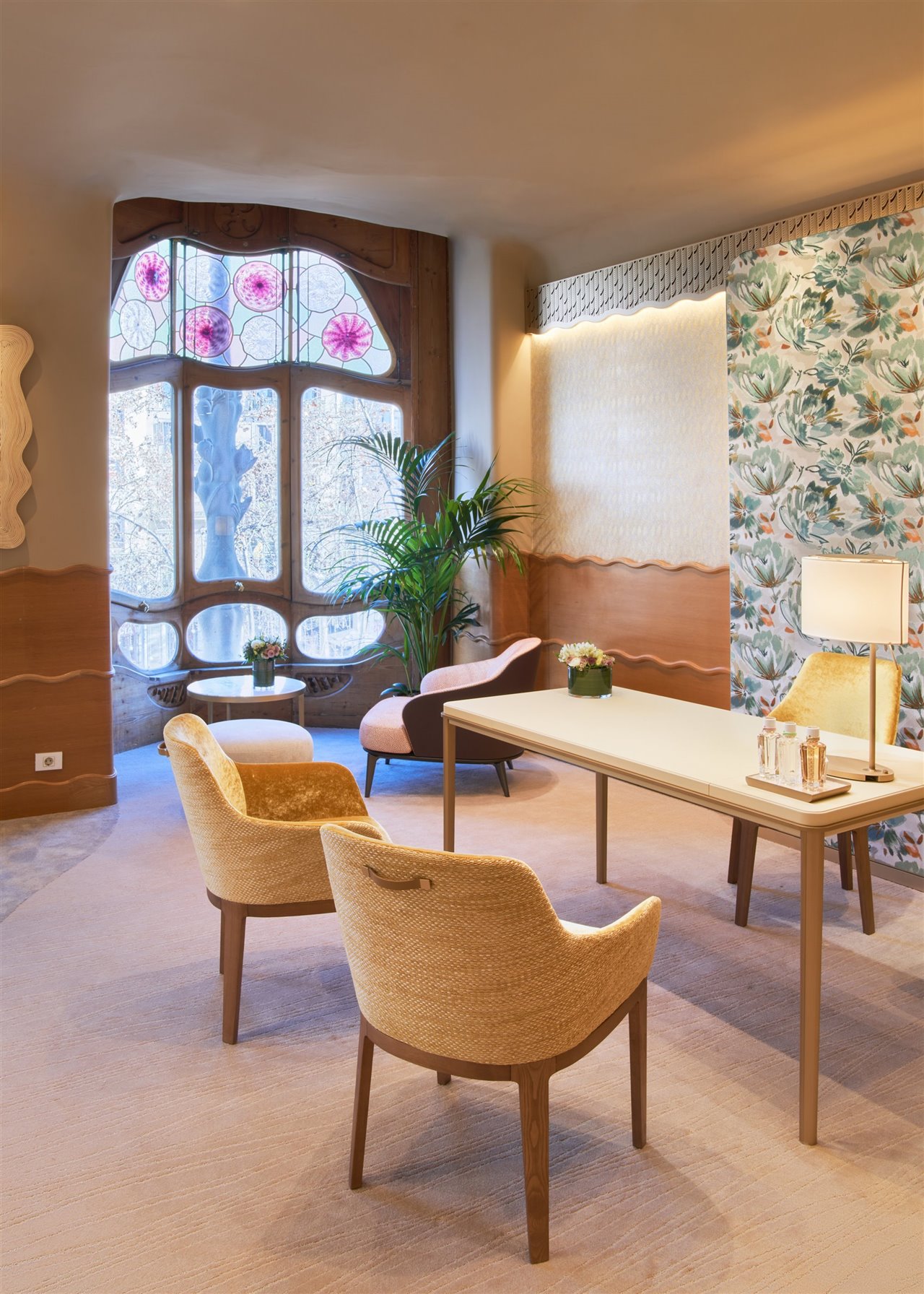 Tanto Gaudí como Cartier tienen un lenguaje creativo propio, basado en su espíritu pionero e innovador, con la utilización de nuevos materiales y técnicas para la creación de sus obras.