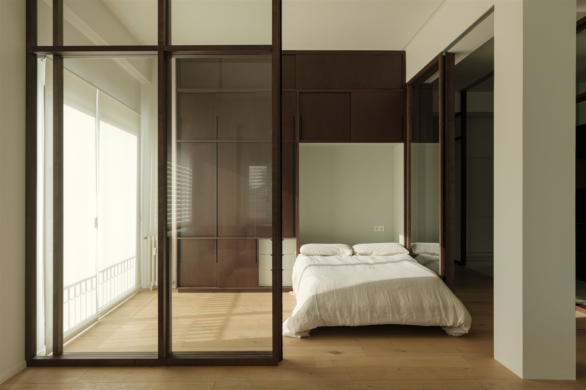 habitación con cama escondida