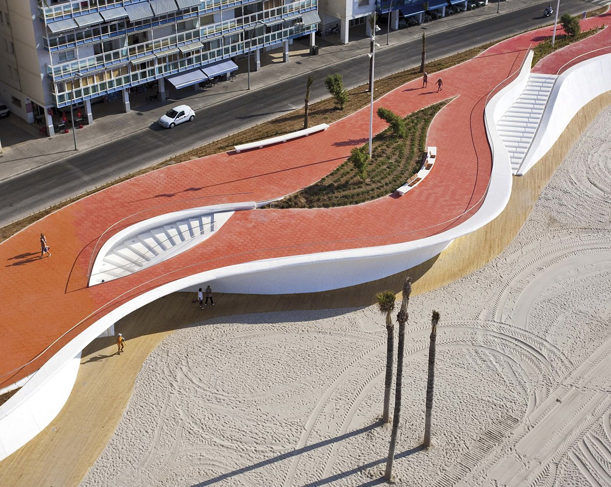 Paseo Marítimo de la playa de Poniente en Benidorm, de Carlos Ferrater y Xavier Marti, Premio de la Arquitectura Española 2011.