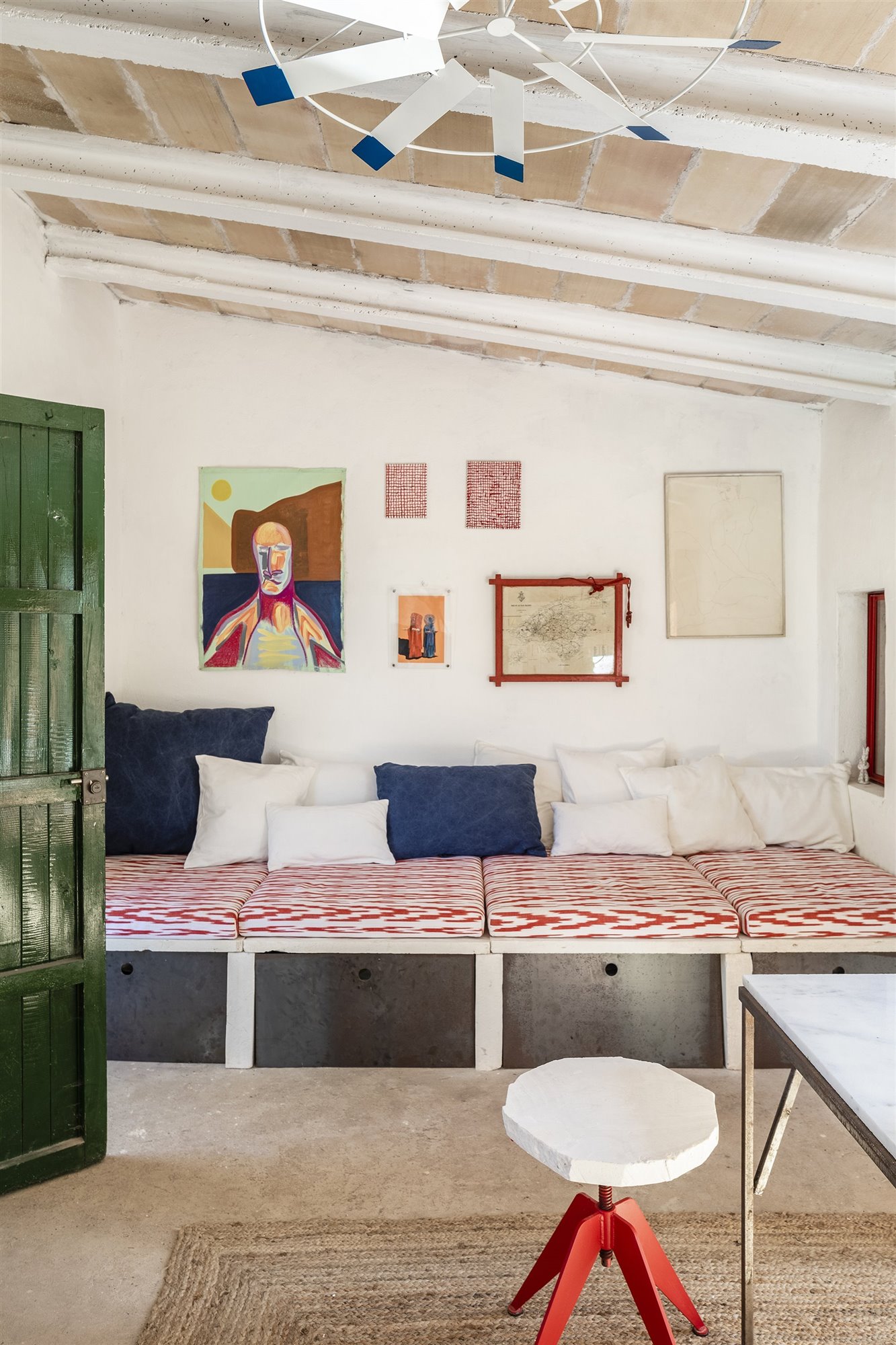 Un refugio de 15 metros autosuficiente y con historia en las montañas de Mallorca