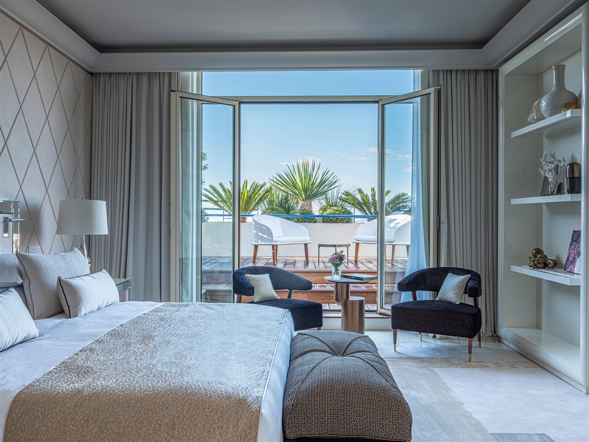 Así es la suite de hotel de lujo con interiorismo inspirado en Isabelle Huppert