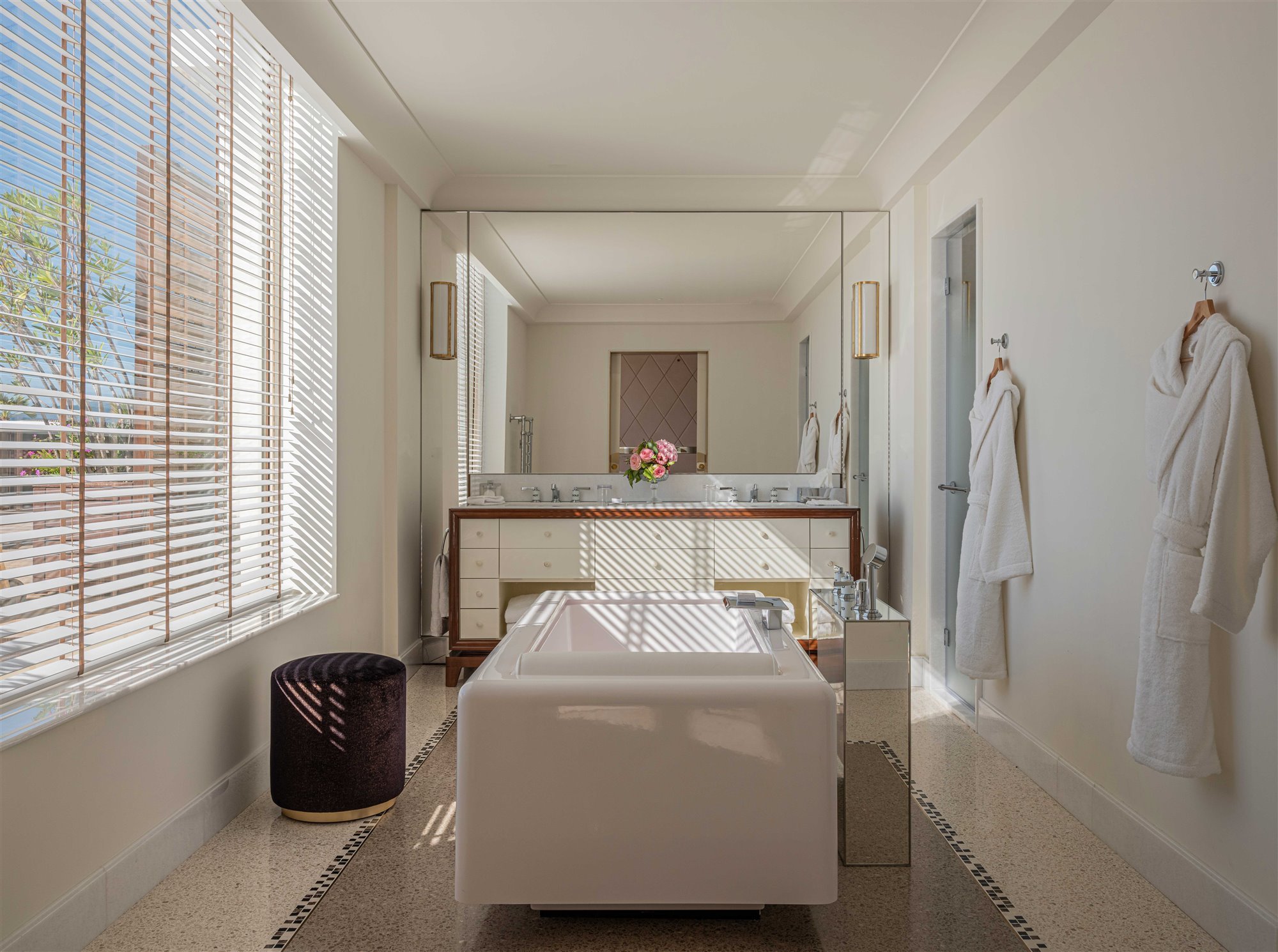 Así es la suite de hotel de lujo con interiorismo inspirado en Isabelle Huppert