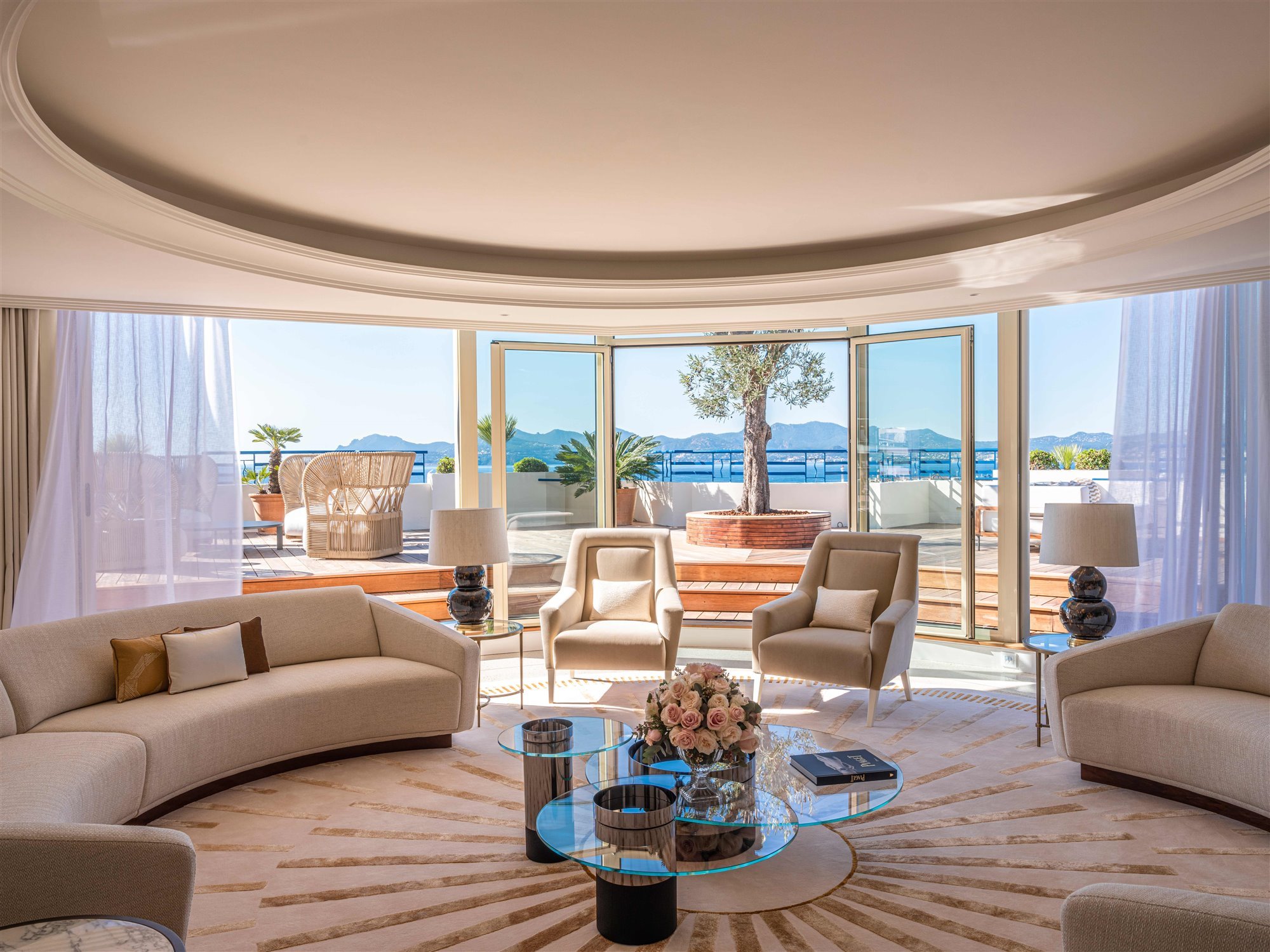 Así es la suite de hotel de lujo con interiorismo inspirado en Isabelle Huppert