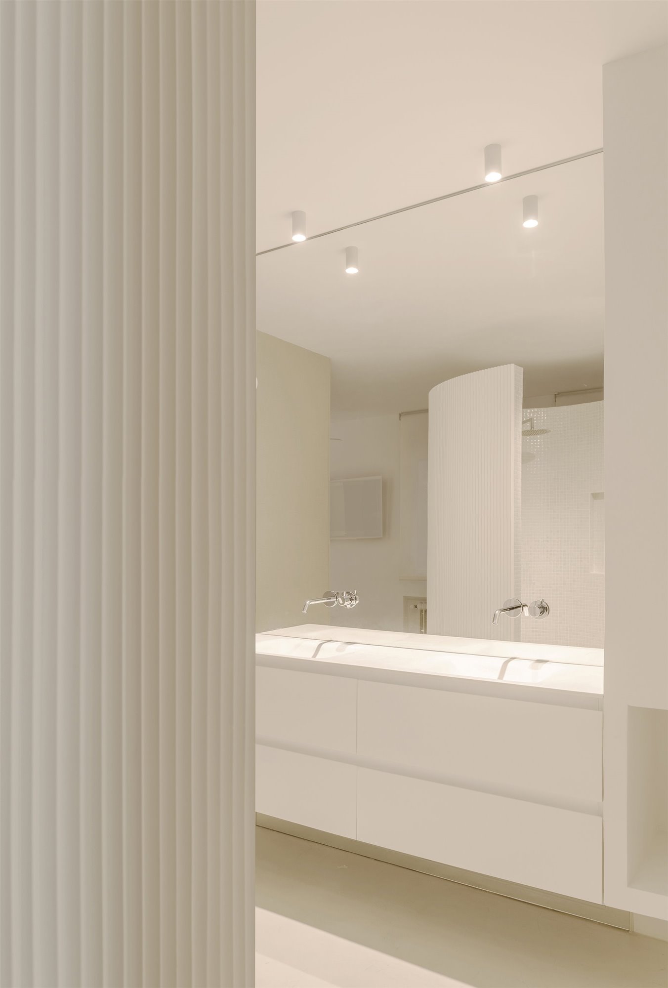 lavabo baño blanco