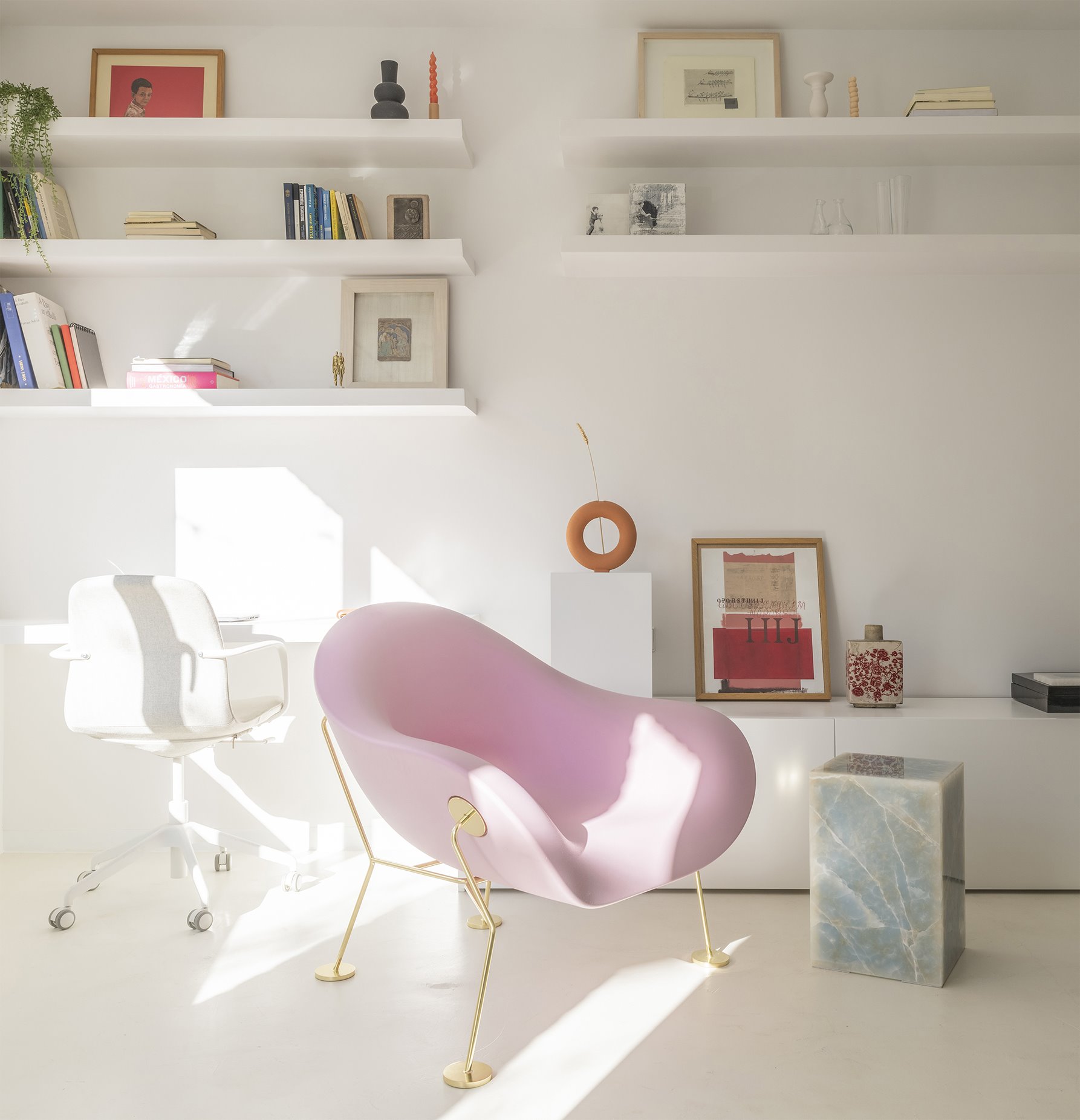 silla fucsia