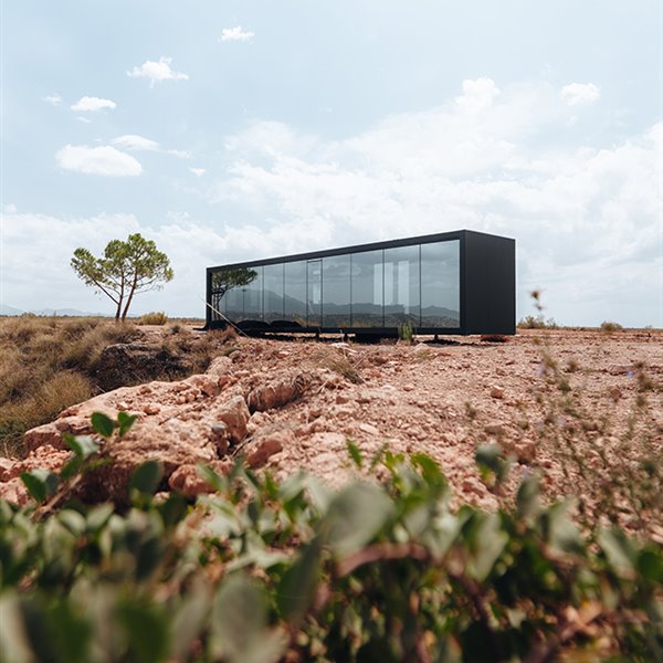 Evádete del mundo en este hotel cápsula prefabricado y sostenible de Granada