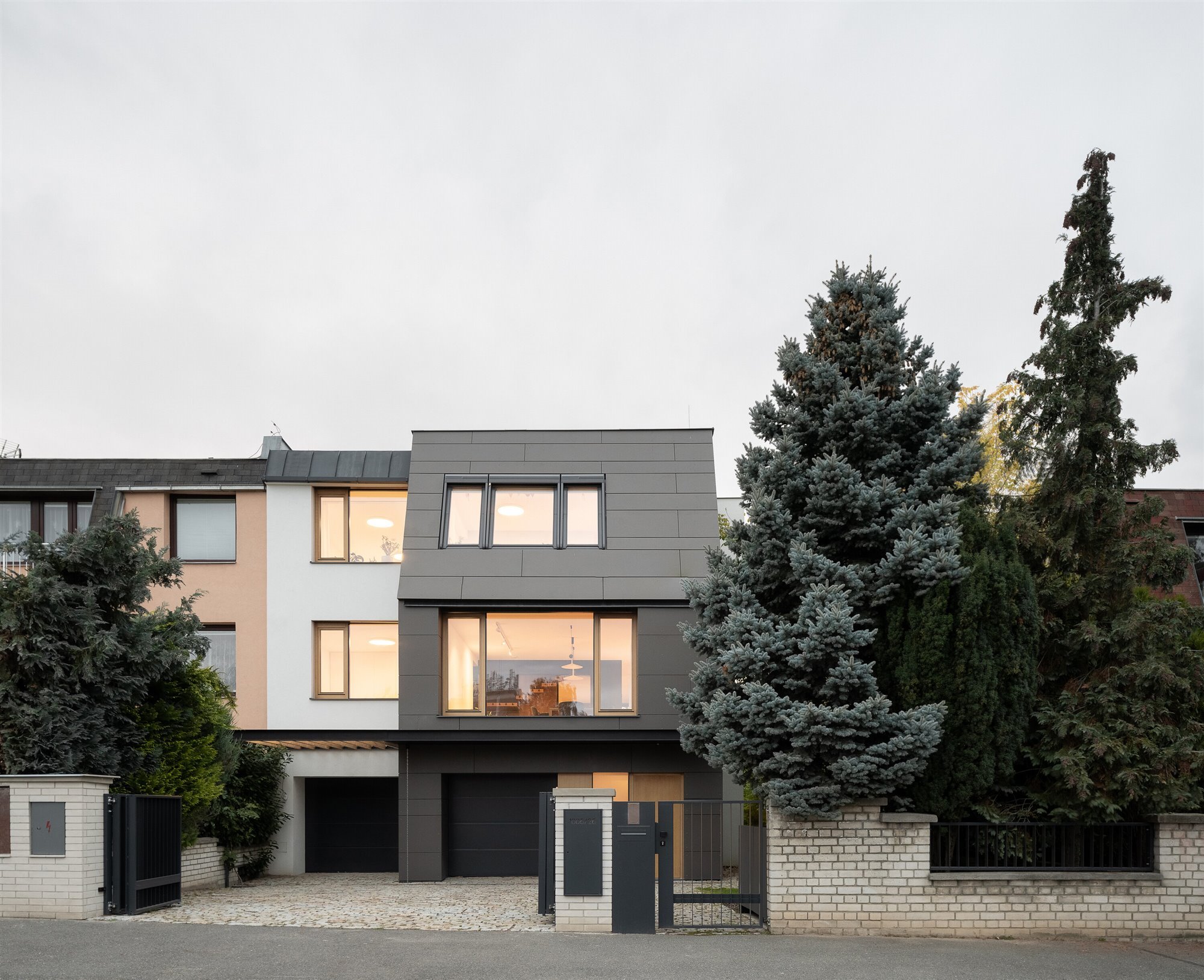 soa-architekti-cherry-tree-house-alex-shoots-buildings-01