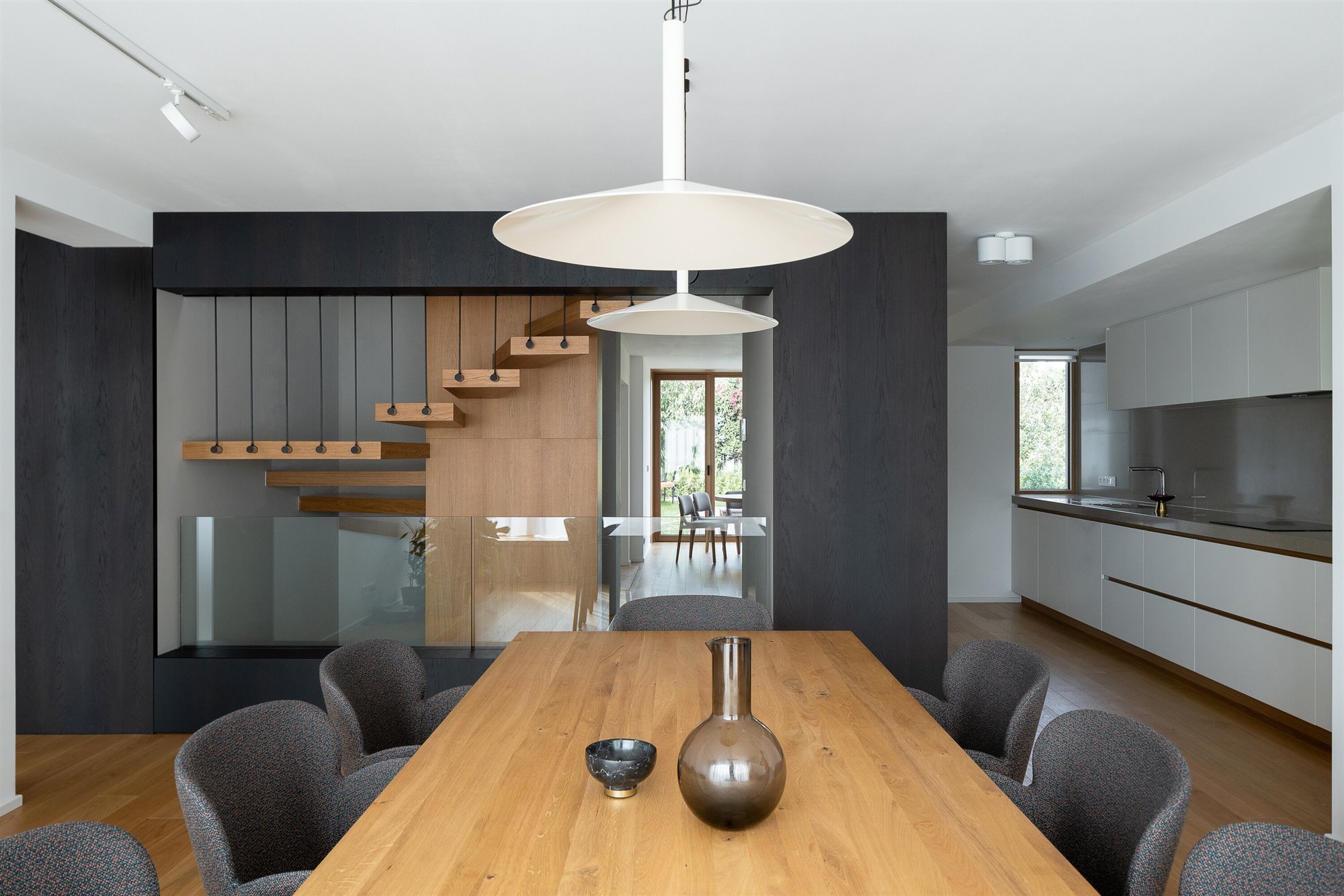 soa-architekti-cherry-tree-house-alex-shoots-buildings-10