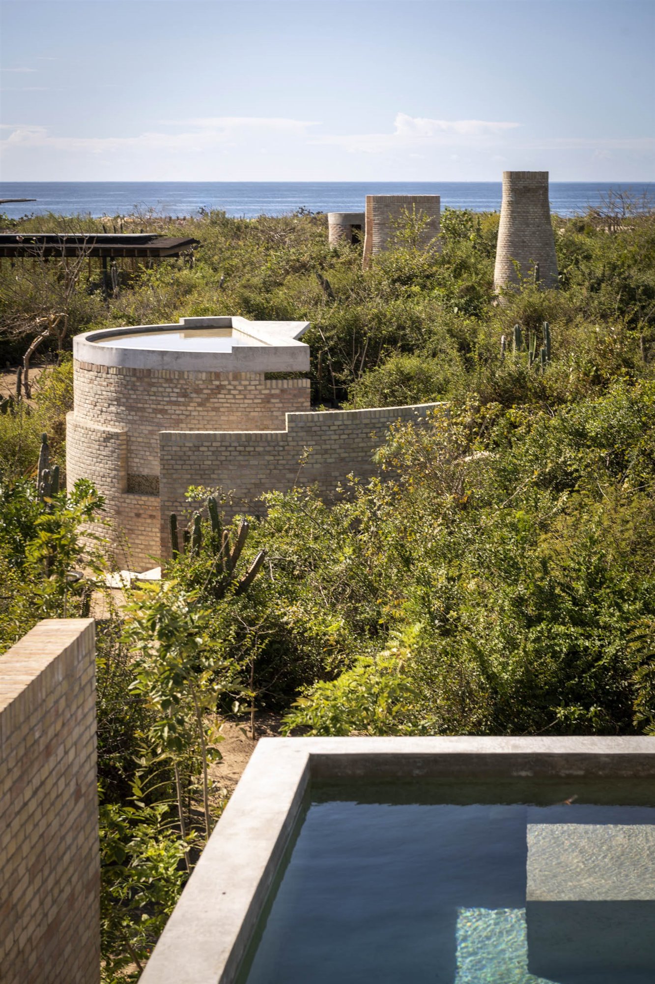 Hotel Terrestre. El Pacífico en el horizonte