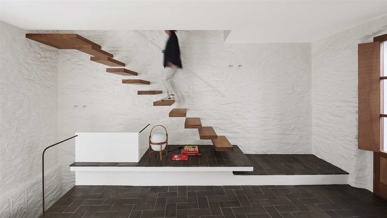 Bombi + Gómez redefinen el concepto de casa de pueblo en el idílico Cadaqués. 
