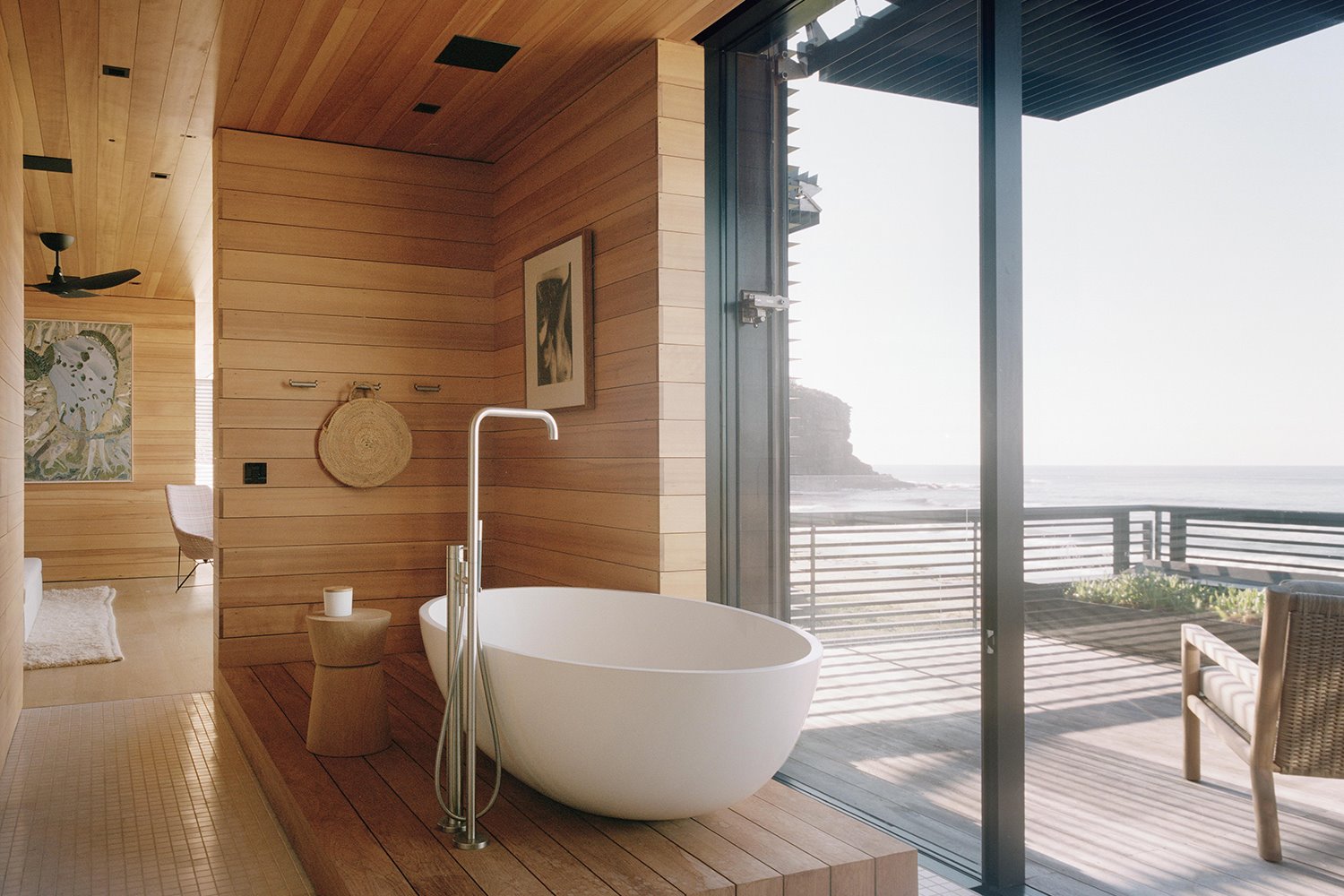 bilgola beach house olson kundig architects baño con bañera exenta