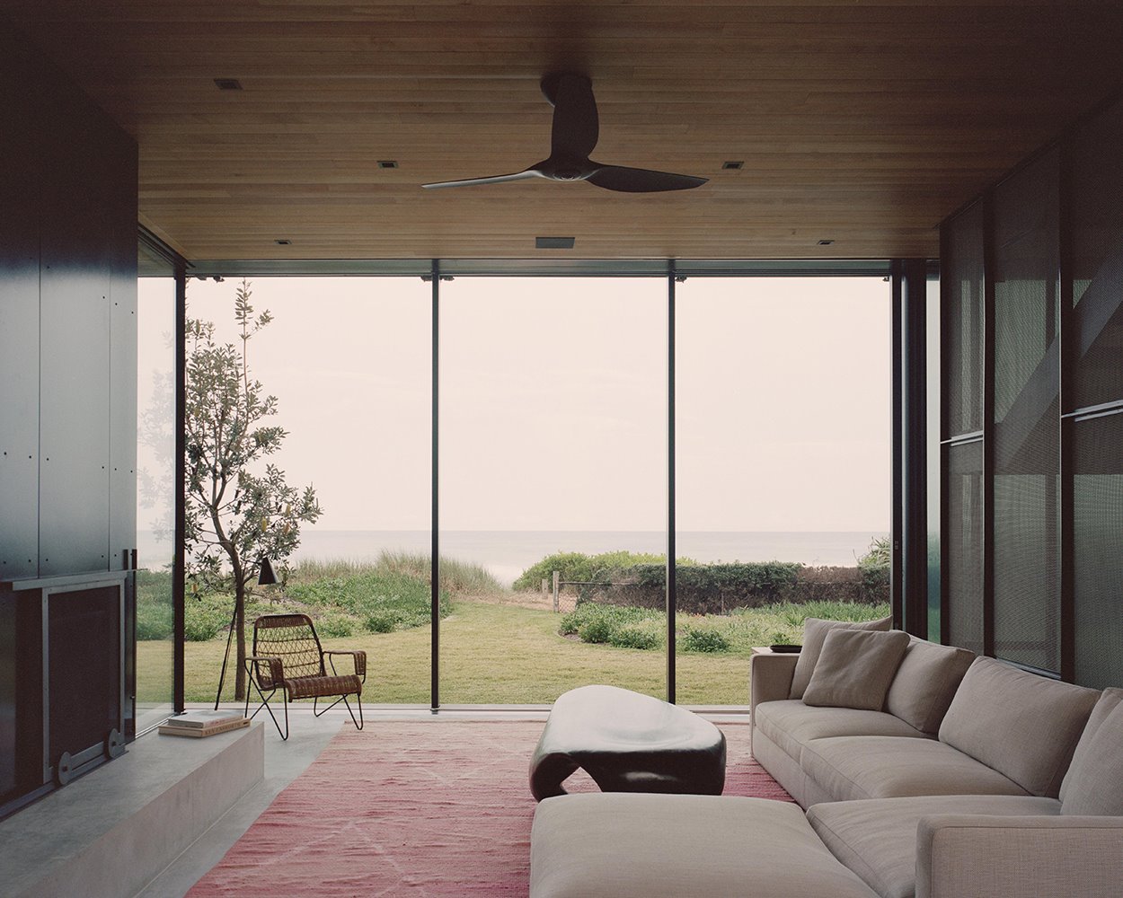 bilgola beach house olson kundig architects salón con ventanal