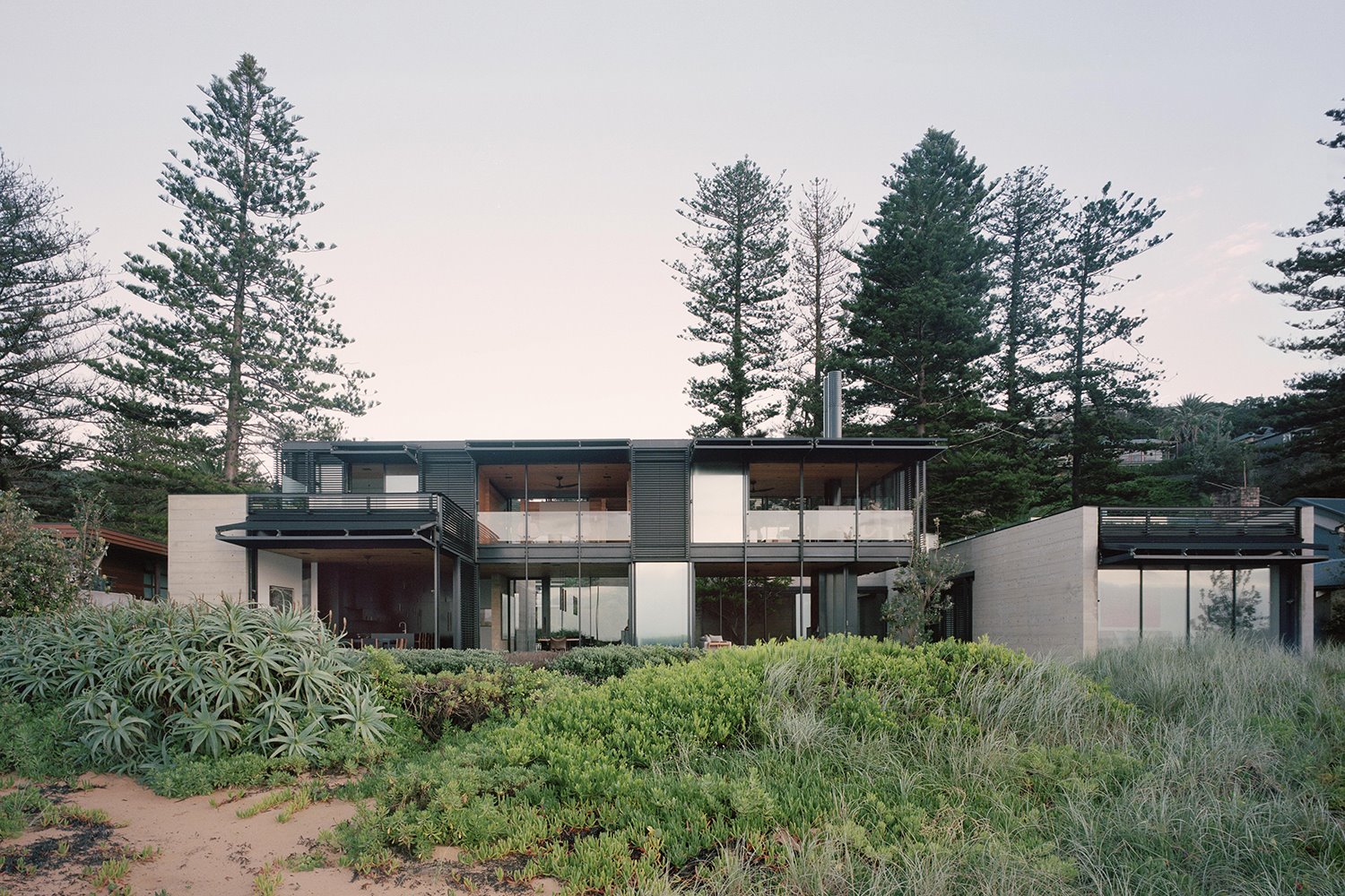 bilgola beach house olson kundig architects vista exterior desde la playa