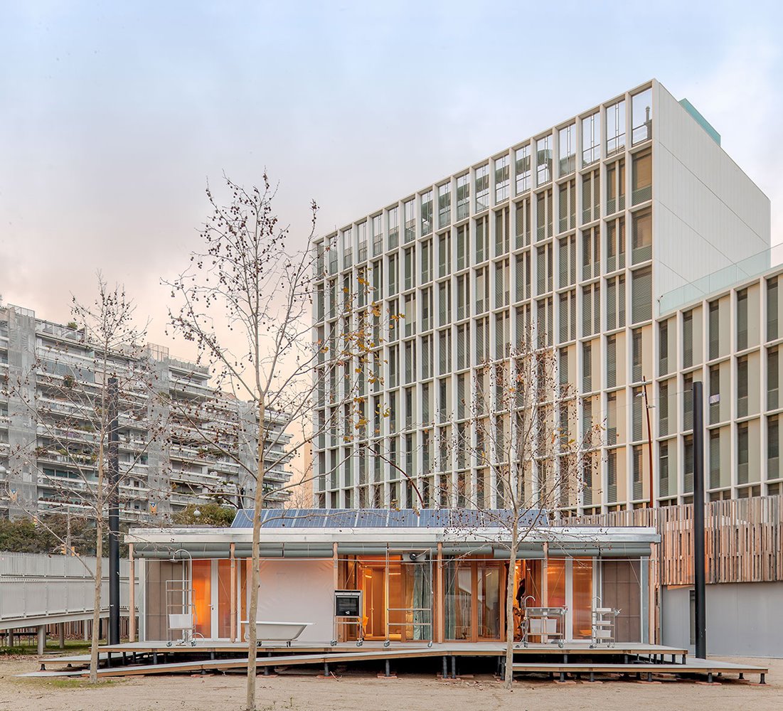 El prototipo de vivienda está instalado actualmente en el Campus Diagonal-Besòs de la UPC, donde también se ubica la Escuela de Ingeniería de Barcelona Este (EEBE).