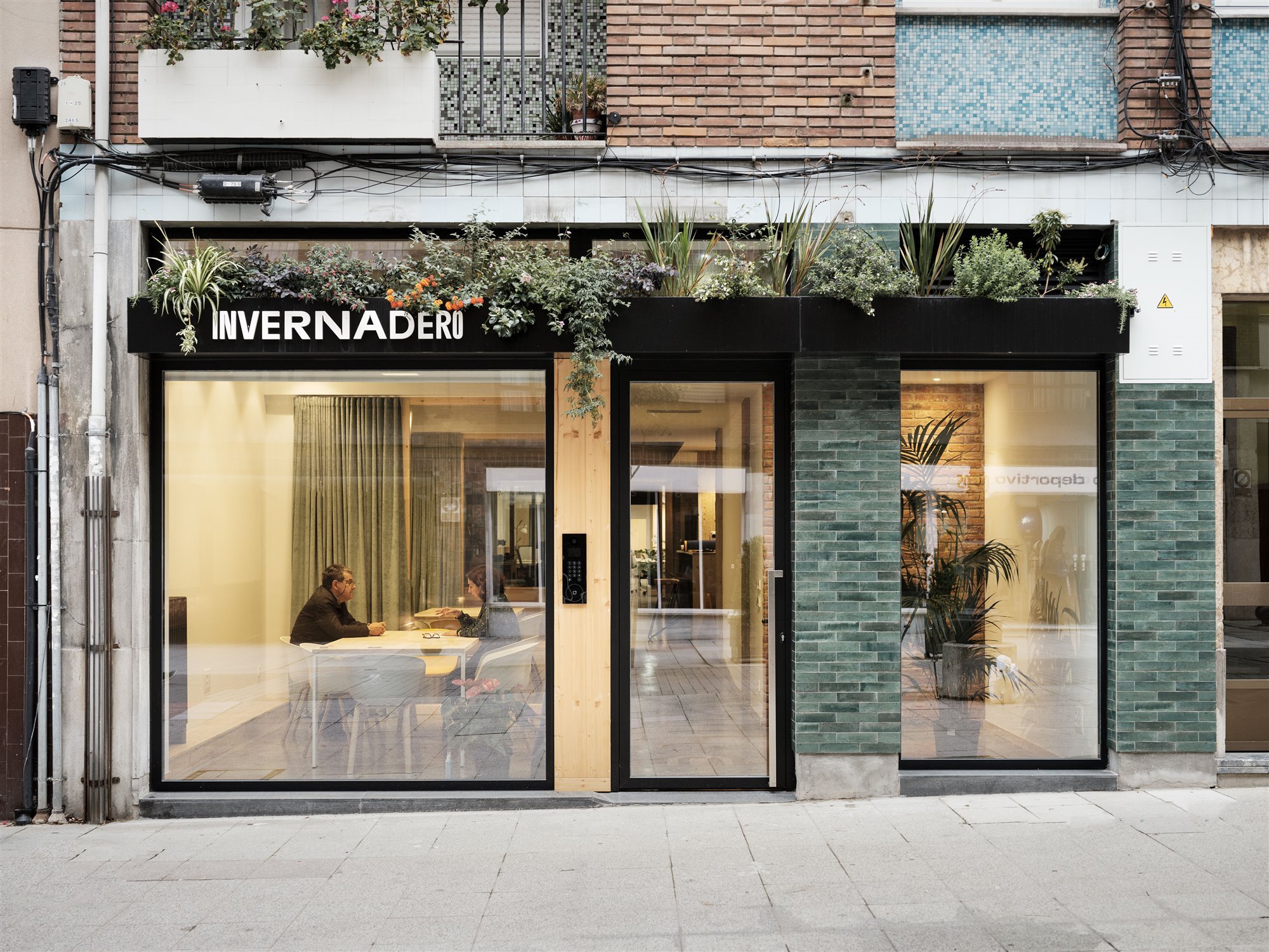 fachada coworking Invernadero oficinas