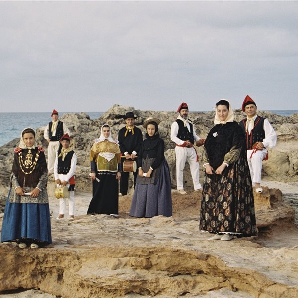 Cuatro libros que resumen la belleza del folclore de las islas Baleares