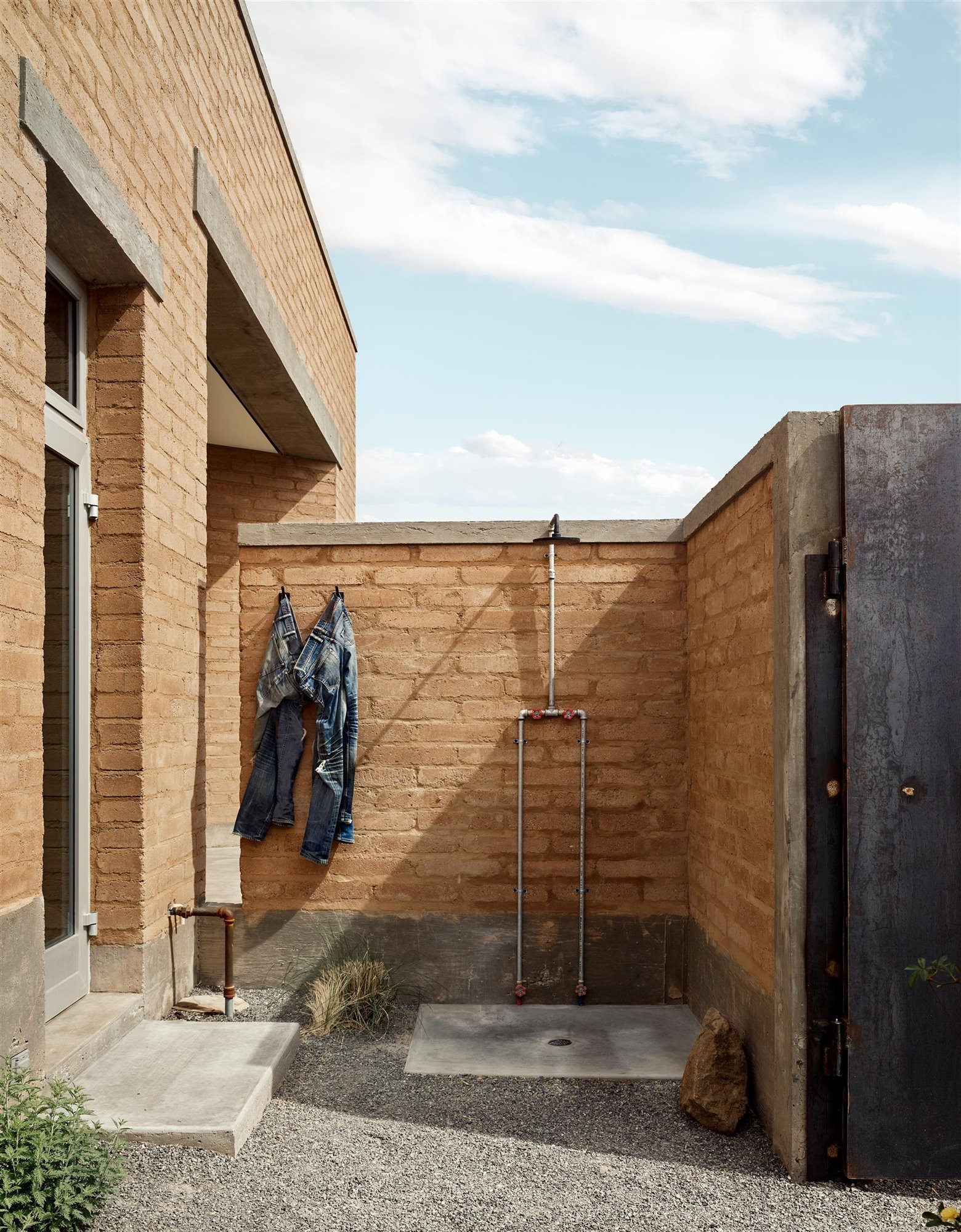 Ducha exterior Marfa Suite