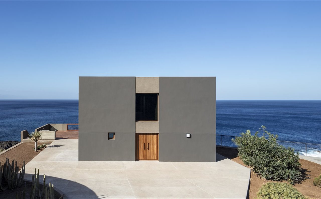 La casa se ubica en un bello paraje natural llamado Puerto de La Madera.